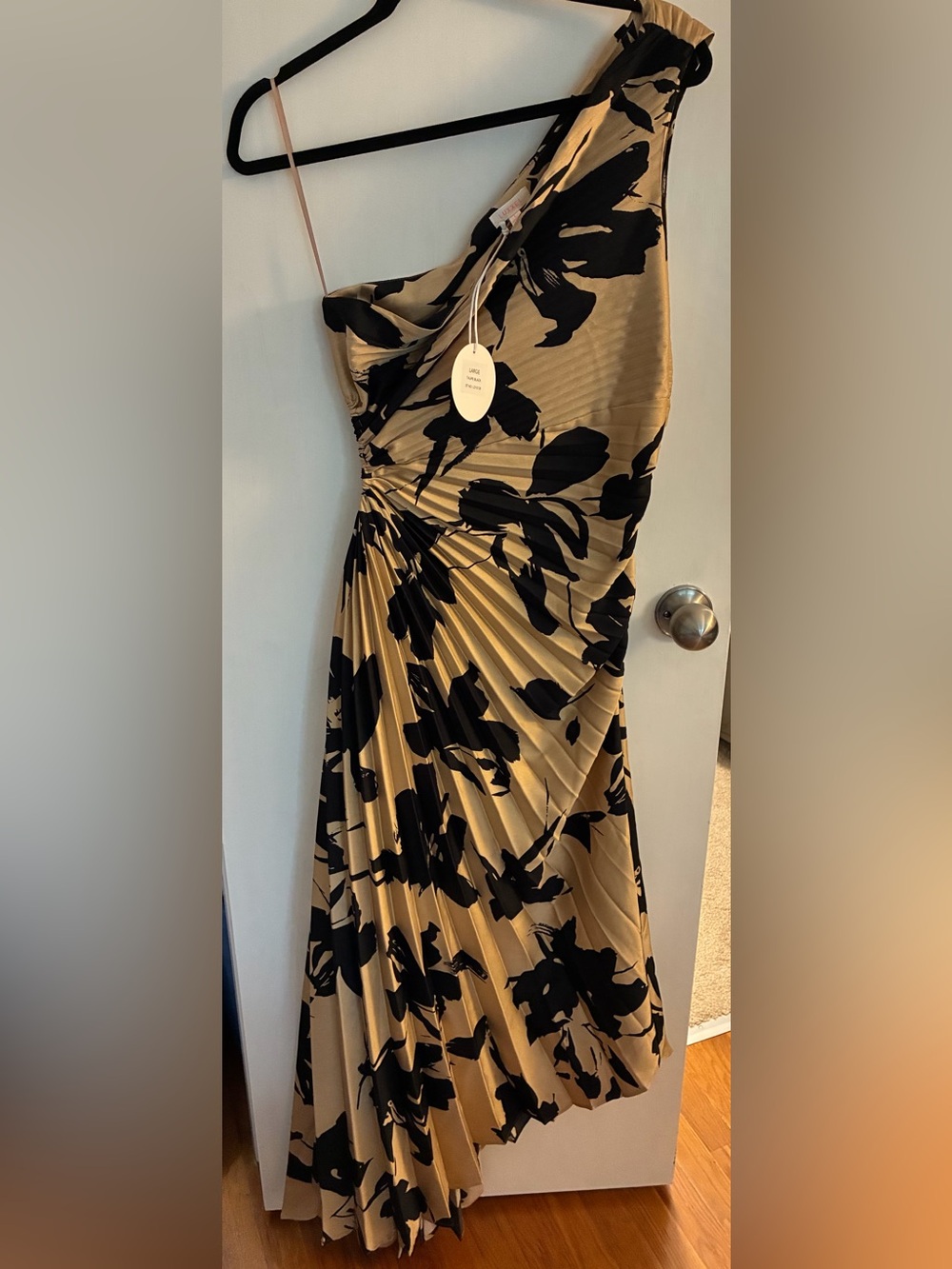 NWT Luxxel Black/Tan Floral One Shoulder Pleated Gown - large